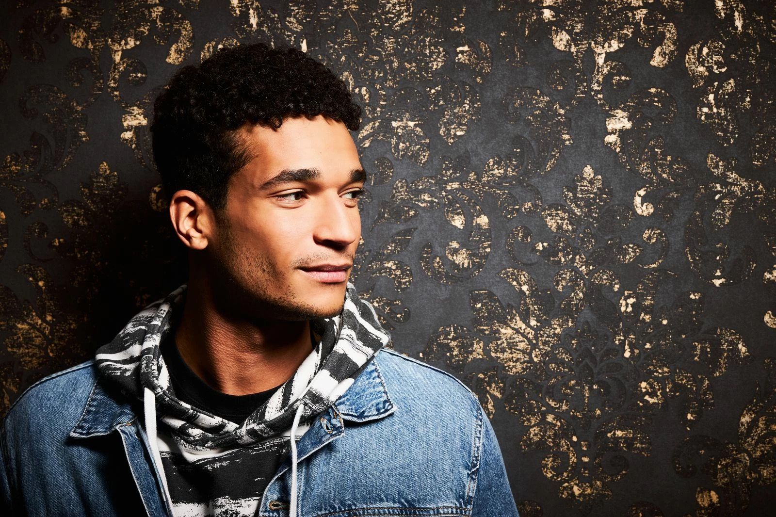 Tapete Vlies 37413-2 Barock-Design Schwarz Gold 6 Tapete Vlies 37413-2 Barock-Design Schwarz Gold – Bild 4