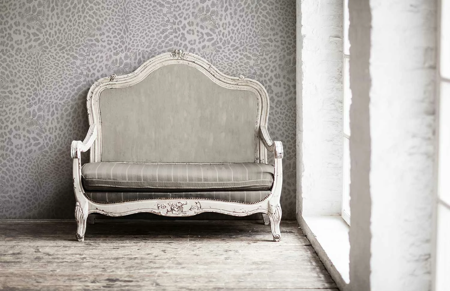 Tapete Vlies Kacheln Leopard Grau Silber Glanz 38523-5 7 Tapete Vlies Kacheln Leopard Grau Silber Glanz 38523-5 – Bild 5