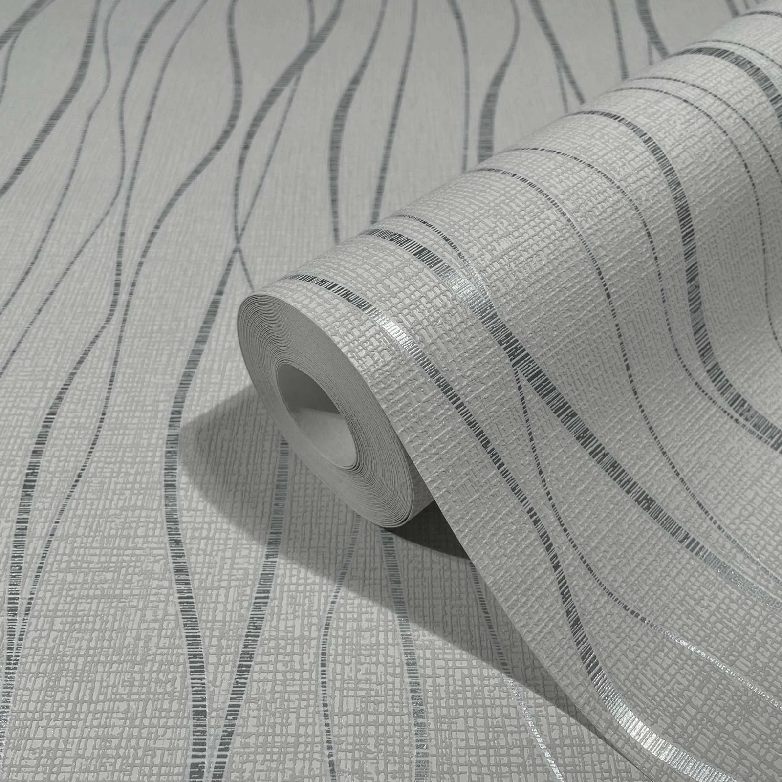 Vliestapete Ivy Wellen Grau 82320 Novamur 4 Vliestapete Ivy Wellen Grau 82320 Novamur – Bild 2